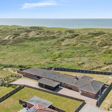 Feriehus With Activity Near The North Sea